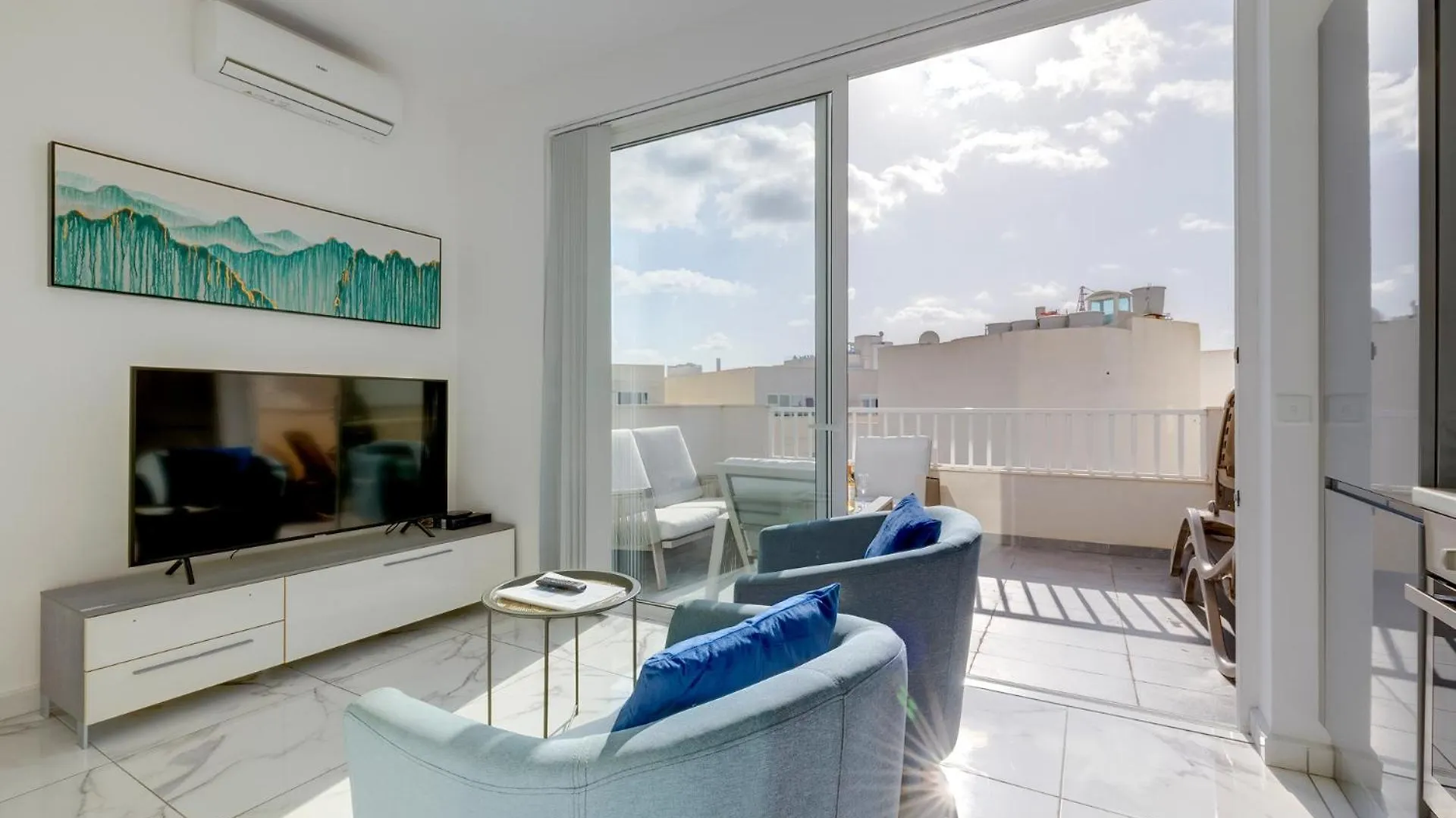 Charming 1Br Penthouse In Gzira location